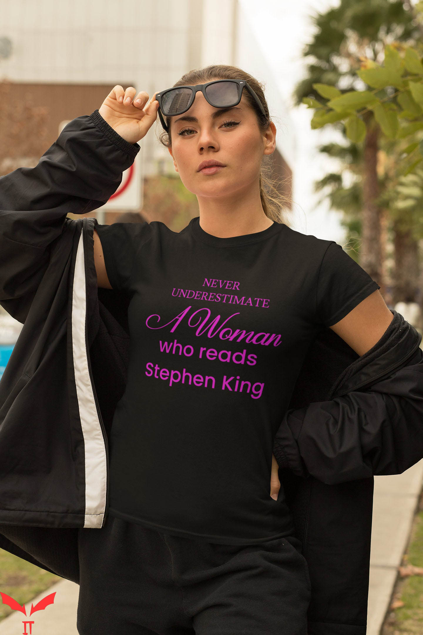 Stephen King IT T-Shirt Never Underestimate A Woman Who Reads Stephen King