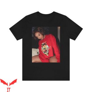 Doja Cat T-Shirt Doja Cat In Red Sweater Photo T-Shirt