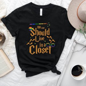 Harry Potter Couples T-Shirt No One Should Live In A Closet