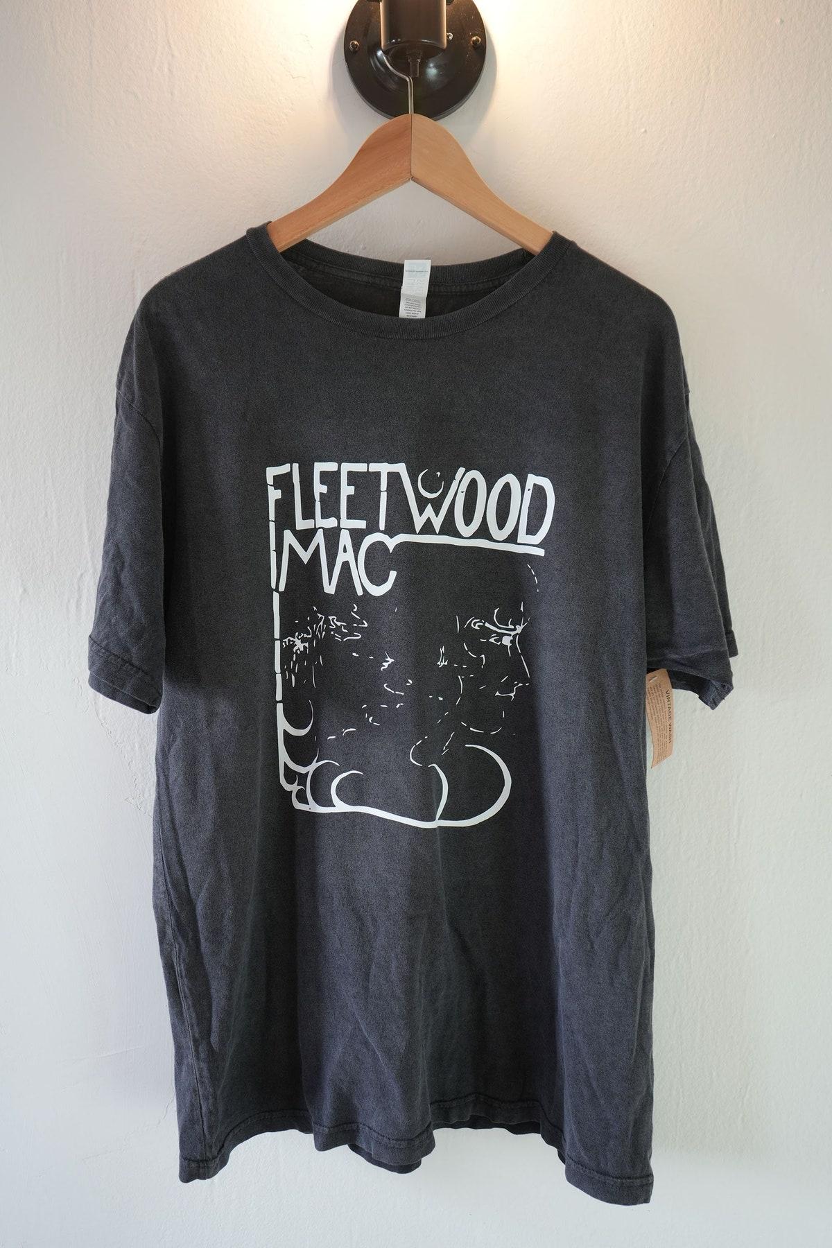 Unisex Relaxed Fit Retro Fleetwood Mac T-shirt - Apparel, Mug, Home Decor - Perfect Gift For Everyone Unisex Relaxed Fit Retro Fleetwood Mac T-shirt - Apparel, Mug, Home Decor - Perfect Gift For Everyone