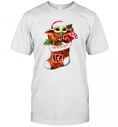 Baby Yoda Hug Cincinnati Bengals Ornament Merry Christmas 2020 T-Shirt Baby Yoda Hug Cincinnati Bengals Ornament Merry Christmas 2020 T-Shirt