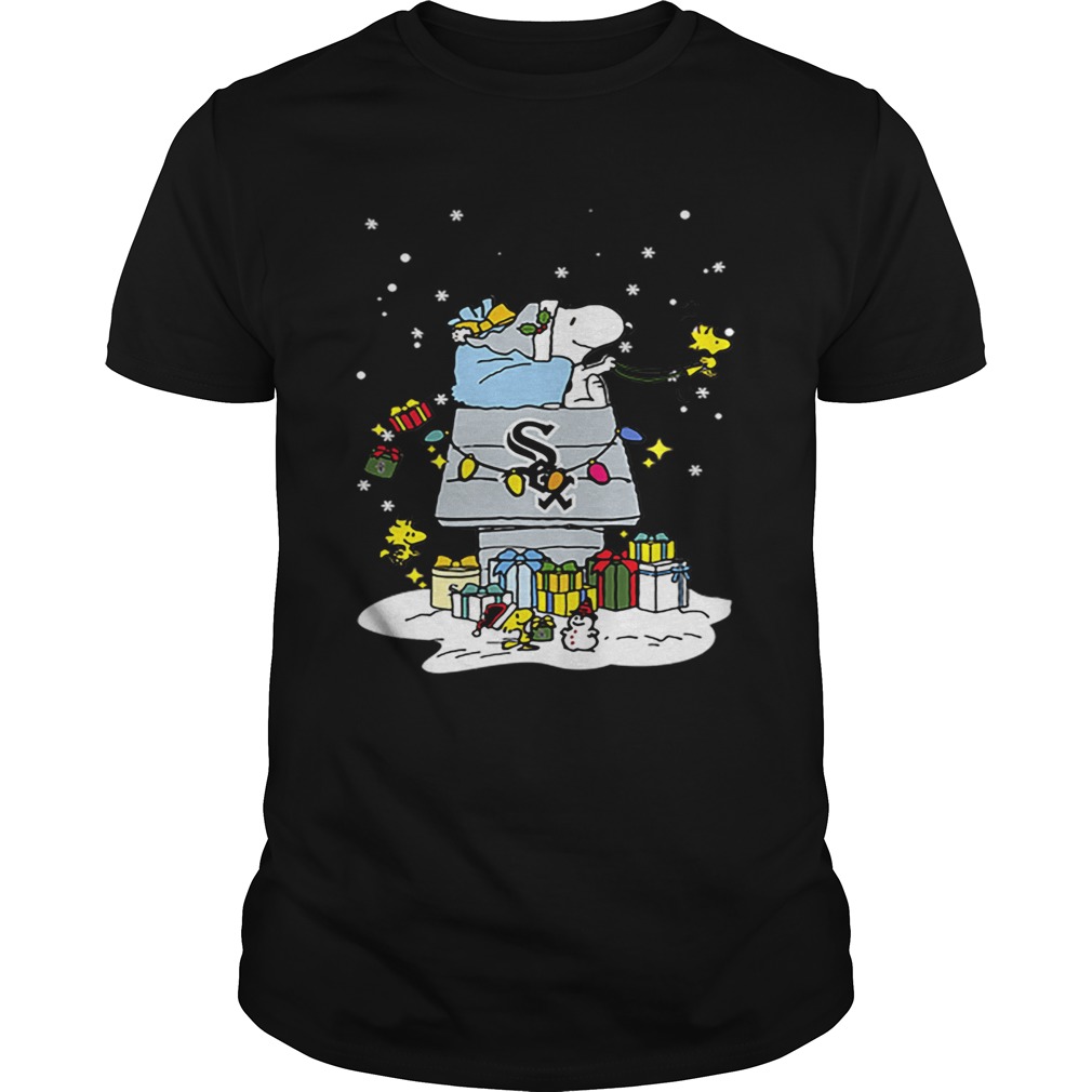 Chicago White Sox Snoopy Brings Christmas To Town shirt Chicago White Sox Snoopy Brings Christmas To Town shirt