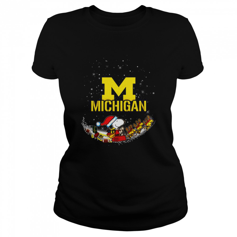 Santa Snoopy and Woodstock Michigan Wolverines 2021 Christmas tshirt Santa Snoopy and Woodstock Michigan Wolverines 2021 Christmas tshirt