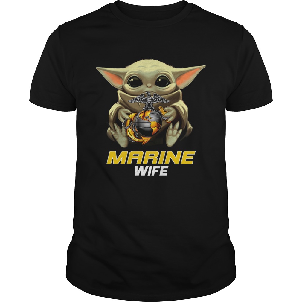 Baby Yoda Hug Marine Wife shirt Baby Yoda Hug Marine Wife shirt