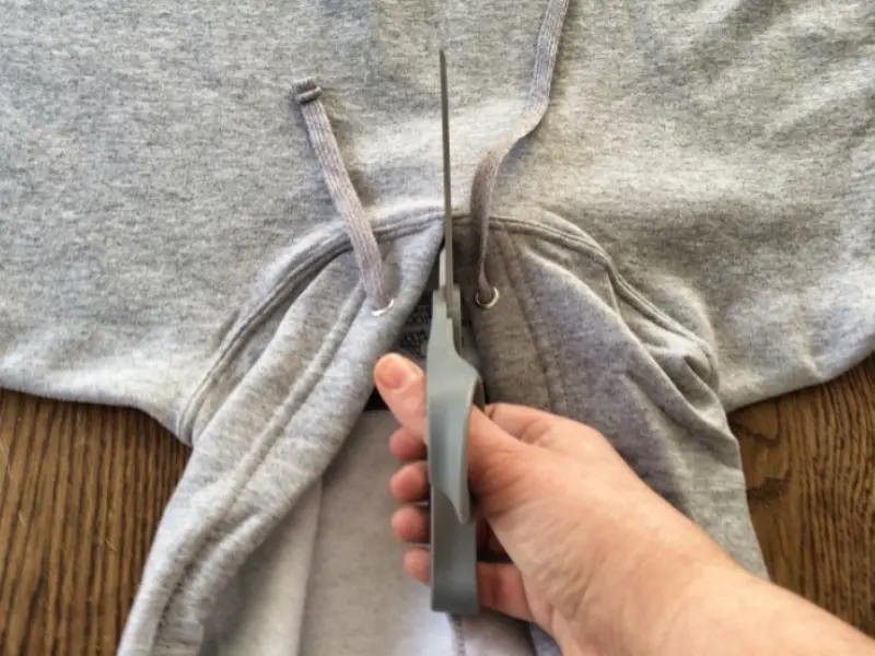 how to cut a hoodie neck