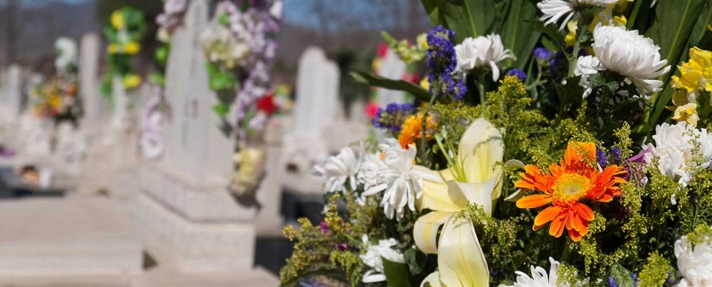 Crafting Meaningful Sympathy Messages: A Guide To Offering Comfort In Times Of Loss 2 meaningful sympathy messages
