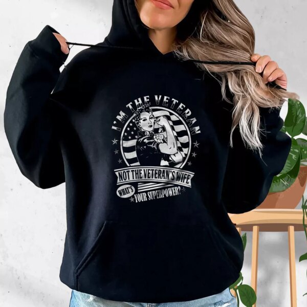 I’m The Veteran Not The Veteran’s Wife Old Hoodie Veterans Day