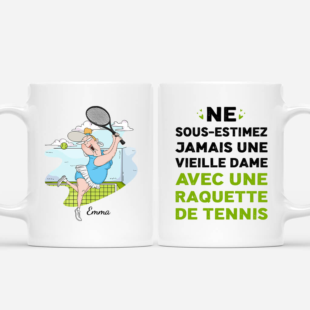 Ne Sous-Estimez Jamais Une Vieille Dame Avec Une Raquette De Tennis - Cadeau Personnalise Mug Pour Femme Ne Sous-Estimez Jamais Une Vieille Dame Avec Une Raquette De Tennis - Cadeau Personnalise Mug Pour Femme