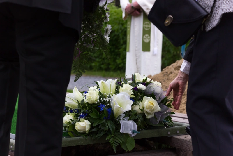 Heartfelt Messages: Short Verses for Funeral Flower Cards 10 short verses for funeral flower cards